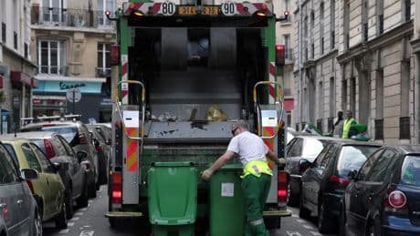 Paris : un enfant de 3 ans en urgence absolue après avoir été écrasé par un camion poubelle