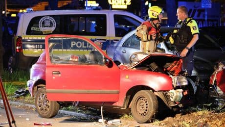 Berlin-Mariendorf: Auto kracht gegen Baum – Fahrer stirbt nach Rettung