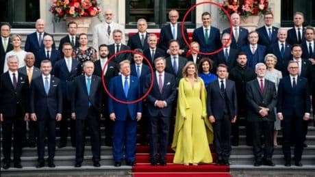 Sánchez y Trump, alejados en la foto de familia y en las mesas de la cena de la OTAN