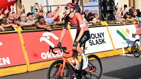 Ben Turner (26) verrast topfavoriet Jasper Philipsen in vijfde etappe van Vuelta