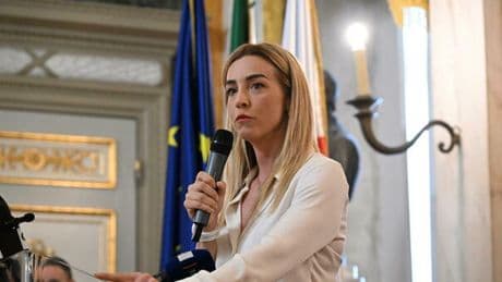 Silvia Salis, scoperti «dossier per screditarla»: indagati ex assessore e capo dei vigili