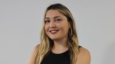 Marina Lobo convierte la precariedad laboral en una comedia feroz