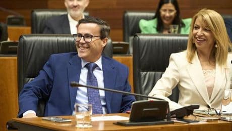La Asamblea de Extremadura da el primer paso para suprimir los aforamientos tras la entrada de Gallardo