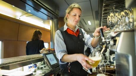 Was ihn so glücklich machte - Banker spendiert ganzem ICE Freibier
