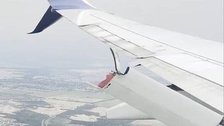 Schock-Moment während Flug - Frau bemerkt Schaden an Boeing 737