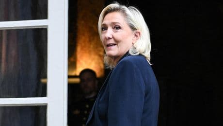Pourquoi Marine Le Pen mise sur des élections législatives anticipées