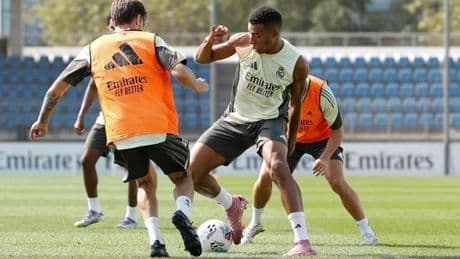 La curiosa celebración de Mbappé