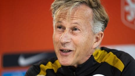 Bondscoach Jonker verrast door transfer Roord: 'Viel van mijn stoel'