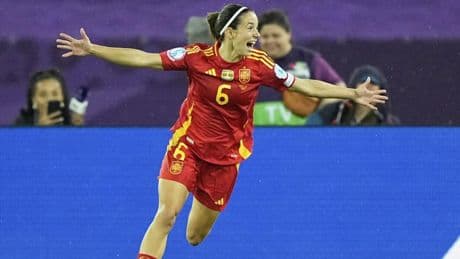 Aitana se viste de heroína para lograr otra gesta histórica