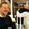 KIJK. Piet Huysentruyt verrast Bart De Pauw voor 57ste verjaardag: “Dit gaat hij nooit verwachten”