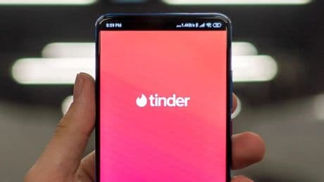 Tinder desata la polémica al permitir filtrar por altura con su plan de pago