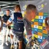 KIJK. “Wat? Echt? Nee?!”: Evenepoel is verbaasd wanneer Van der Poel hem vertelt over seconde verschil met Pogacar