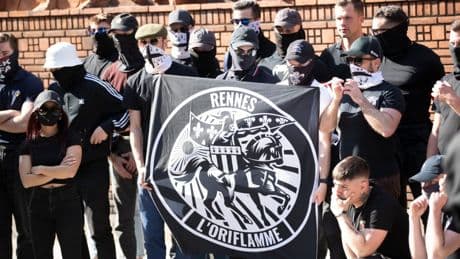 Menaces de mort, tags nazis et agressions : en Bretagne, la violente poussée de l’extrême droite