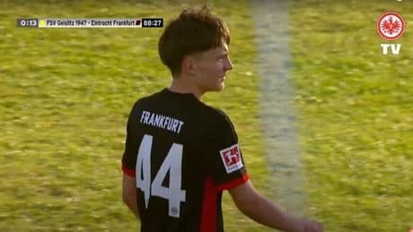 Vierzehnjähriger bei Eintracht-Profis: Kinderarbeit auf dem Fußballplatz