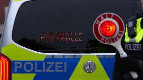 Verkehrskontrolle ignoriert: Nach actionreicher Flucht: Motorradfahrer in Lebensgefahr