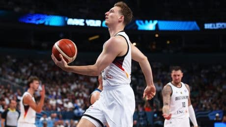 Basketballer bangen vor EM-Halbfinale um Hollatz