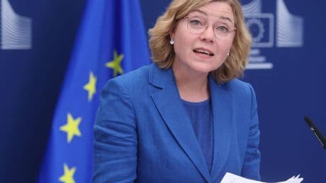 Menaces de Trump : l’UE suivra ses propres règles sur la tech, dit la Commission européenne