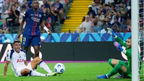 Internationaler Fußball: Neuer Paris-Torwart patzt: PSG gewinnt trotzdem Supercup