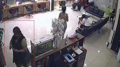Önce saçını yaptırdı sonra ücret ödemeden kayıplara karıştı
