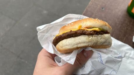 Berlin: Sidos Lieblingsburger für 3,20 Euro im Test