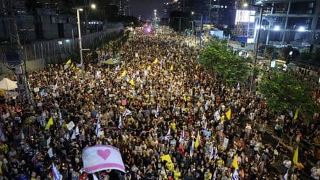 LIVE | Tienduizenden betogen in Tel Aviv tegen uitbreiding oorlog Gaza