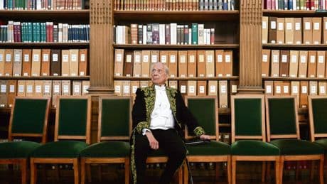 Mort de Mario Vargas Llosa, prix Nobel de littérature qui a troqué ses idéaux de jeunesse contre un soutien à l’extrême droite