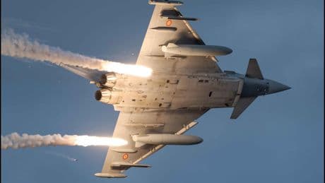 Los cazas Eurofighter y F18 del Ejército del Aire ponen a prueba su puntería en el Golfo de Cádiz