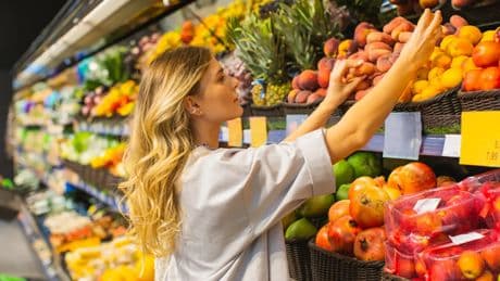 La fruta mucho mejor que una naranja recomendada por Boticaria García para una piel joven