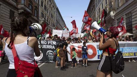 Cortei contro la guerra a Roma. Parolin: bene la piazza anti-riarmo