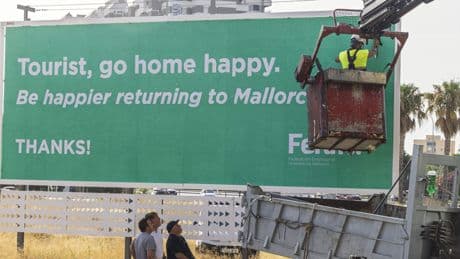 LIVE | Hotels Mallorca in actie tegen ’toerismefobie’: ’Ga blij naar huis’