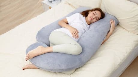 I put Momcozy’s pregnancy pillow to the test to see if it could break my bad habit
