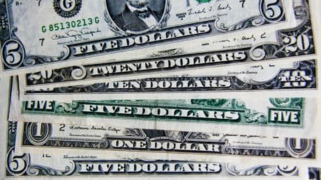 Les 100 jours de Trump : dollar, une valeur refuge bien amochée