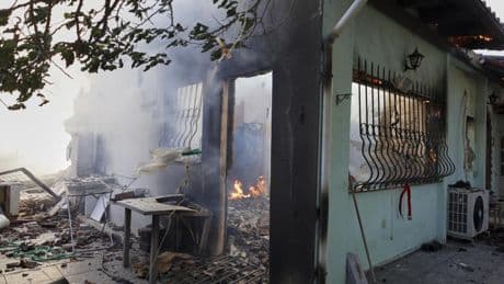 Ordenan evacuación de más de 5.000 personas de las afueras de Atenas por un gran incendio