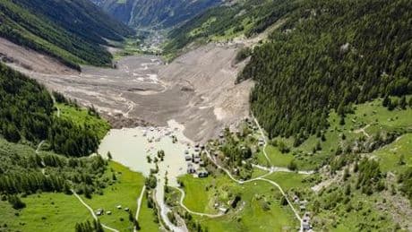 Schweizer Wallis: Militär im Einsatz nach Gletscherabsturz und Flutwarnung