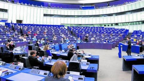 Ue, vince Ursula: sfiducia respinta