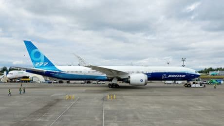 Boeing enregistre une commande record de 96 milliards de dollars du Qatar