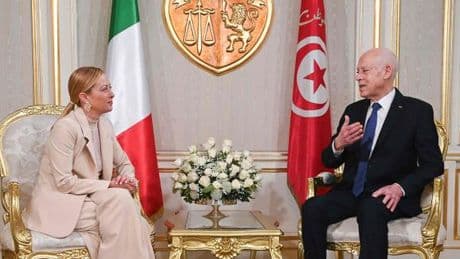 A Tunis, Giorgia Meloni fait valoir son « modèle de coopération » en échange d’un contrôle des flux migratoires