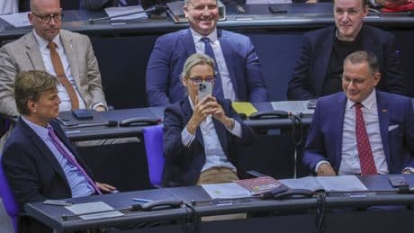 F.A.Z.-Fotograf bedrängt: Weidel bittet um Entschuldigung