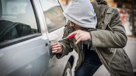 Met deze negen slimmigheden verklein je de kans dat dieven er met jouw auto vandoor gaan: ’Je kunt veel ellende voorkomen’