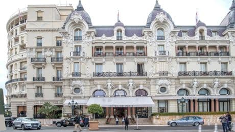 Uno de los hoteles más emblemáticos de Mónaco: vistas al mar, decoración de lujo y suites por 7.250 euros