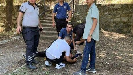 Kar maskeli saldırgan dehşet saçtı! 16 yaşındaki çocuk başından yaralandı