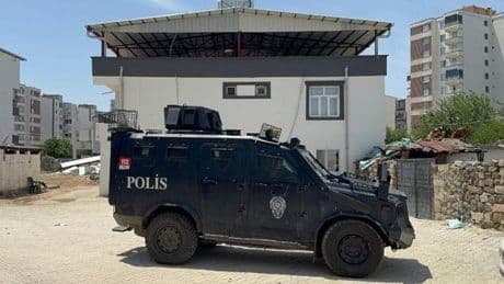 Babalar Günü'nden dehşet saçtı! Babasının başına çekiçle vurdu, hayati tehlikesi sürüyor