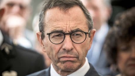 Pourquoi la droite lâche Bayrou