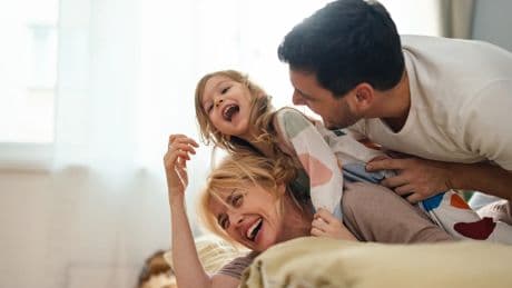 ¿Tener hijos envejece? Un estudio desvela cuál es el efecto de la paternidad sobre el envejecimiento