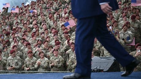 Wie Donald Trump die US-Armee zu „seiner“ männlichen Stärke macht