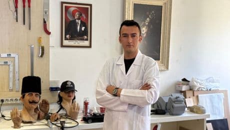 Yapımında çalıştığı Polis Müzesi'ne polis olarak geri döndü