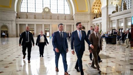 Trump promised to make DC safe. And then a reporter’s wallet was stolen at a JD Vance-Hegseth photo op