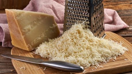 Perfekte Parmesanspäne wie beim Italiener? Mit diesen einfachen Tricks klappt es!
