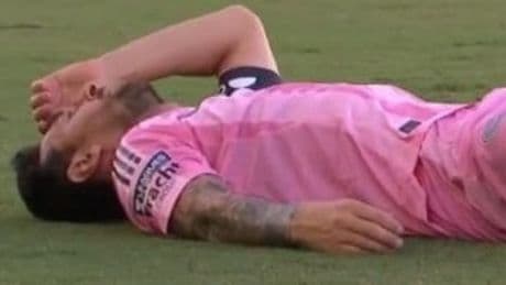 Messi, mani sul volto e fuori dopo 11': l'infortunio preoccupa l'Inter Miami