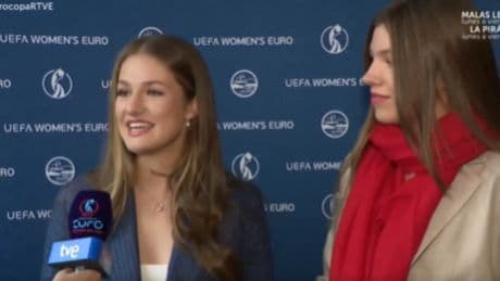 Leonor y Sofía, dos aficionadas más en la final de la Eurocopa: &quot;Ojalá repetir lo que viví hace dos años con mi madre&quot;